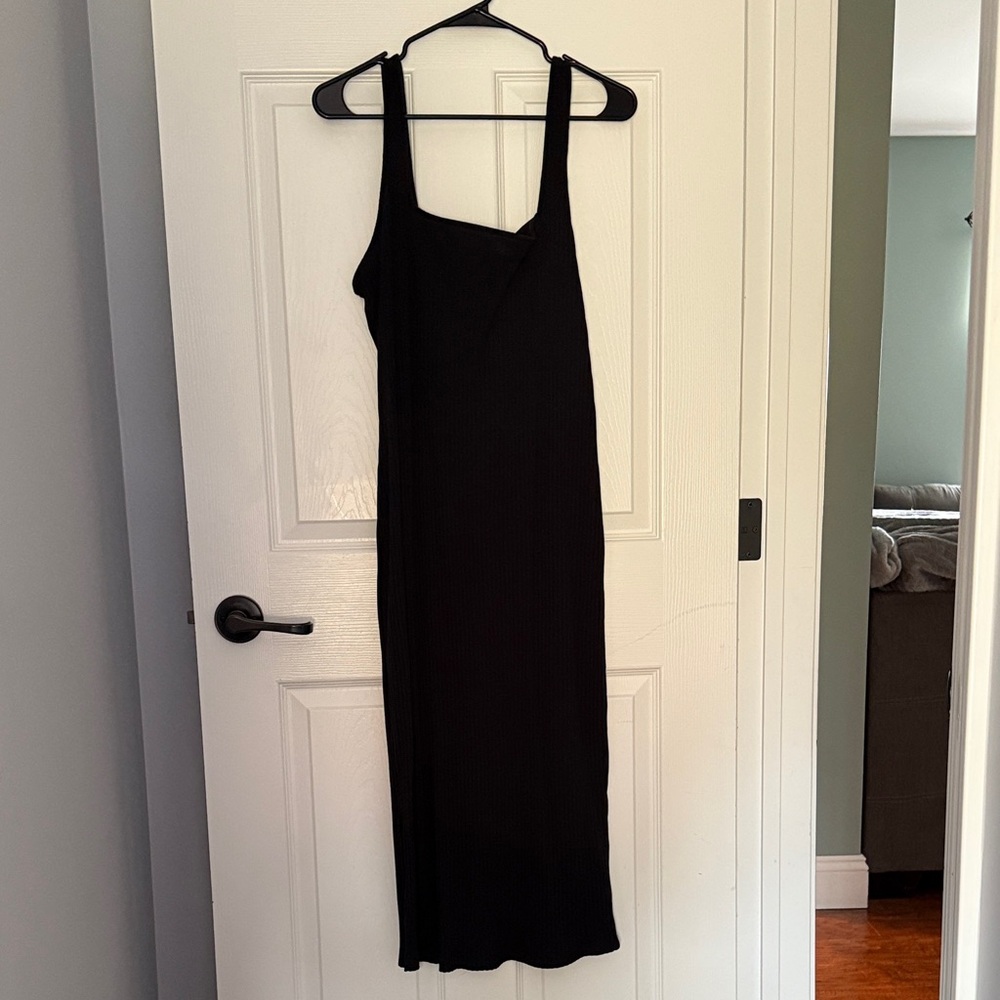 Elegant Black Sleeveless Dress